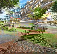 Sails Resort on Golden Beach - Airlie Beach Holiday