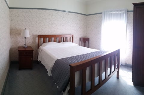 Wagga Wagga Country Cottages - Airlie Beach Holiday 1