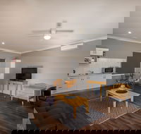 Akuna Motor Inn - Airlie Beach Holiday
