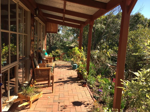 Artscape Cottage Beechworth - Airlie Beach Holiday 1