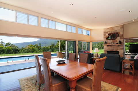 Bottlebrush Lodge - Airlie Beach Holiday 1