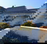 Calgary Accommodation  Killara Accommodation - Airlie Beach Holiday