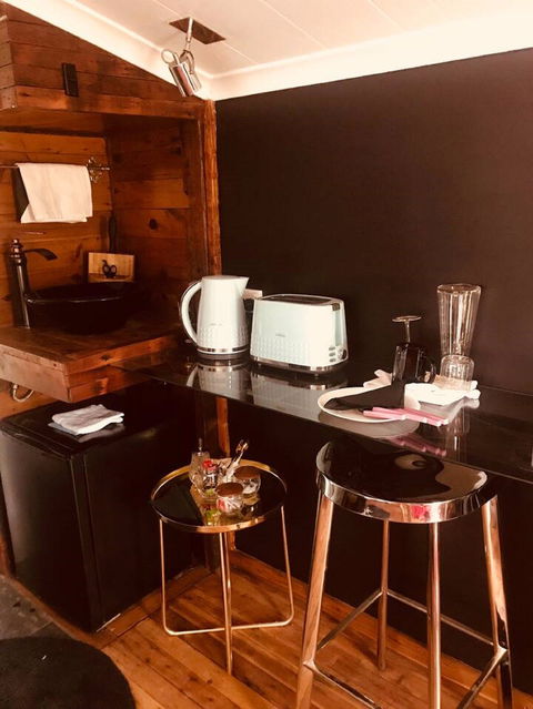 Cootamundra, Australia Rural Accommodation - Airlie Beach Holiday 0