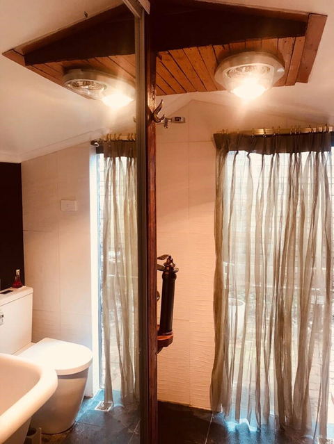 Cootamundra, Australia Rural Accommodation - Airlie Beach Holiday 1