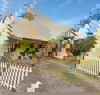 Country Pleasures Bed and Breakfast - Airlie Beach Holiday