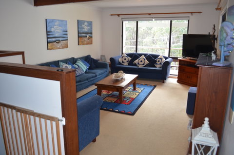 Echostayz Blenheim Beach House - Airlie Beach Holiday 1