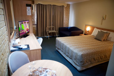 Forest Lodge Motor Inn And Restaurant - Airlie Beach Holiday 2