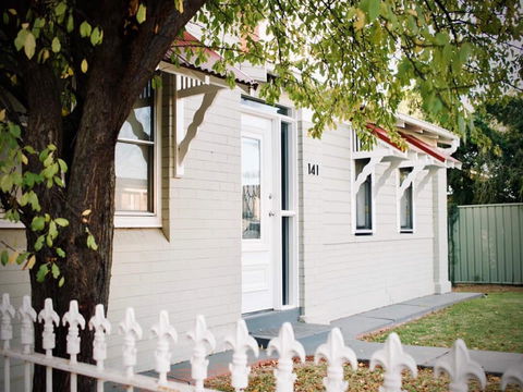 Gipps Street Cottage - Open - Airlie Beach Holiday 1