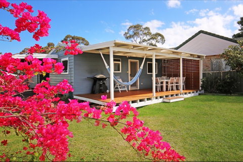 Hayes Beach House - Airlie Beach Holiday 0