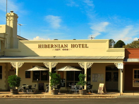 Hibernian Hotel Apartments - Airlie Beach Holiday 0