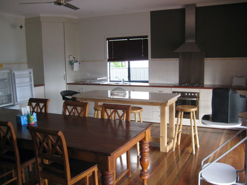 Marie's Cottage - Airlie Beach Holiday 1