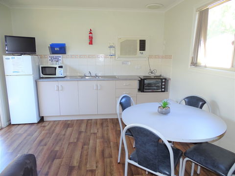 Moonta Bay Cabins - Cabin 3 - Airlie Beach Holiday 1