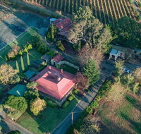 Mt Bera Vineyard Cottage BnB - Airlie Beach Holiday