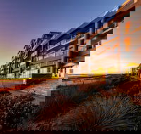 Oaks Glenelg Plaza Pier Suites - Airlie Beach Holiday