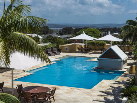 Oaks The Entrance Waterfront Resort - Airlie Beach Holiday 0