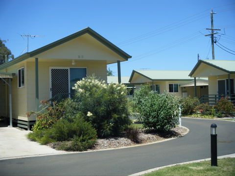Peppertree Cabins Kingaroy - Airlie Beach Holiday 1
