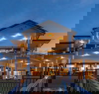 Port Lincoln Marina Luxury Escape - Airlie Beach Holiday