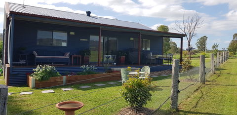 The Wattle Lodge - Airlie Beach Holiday 0