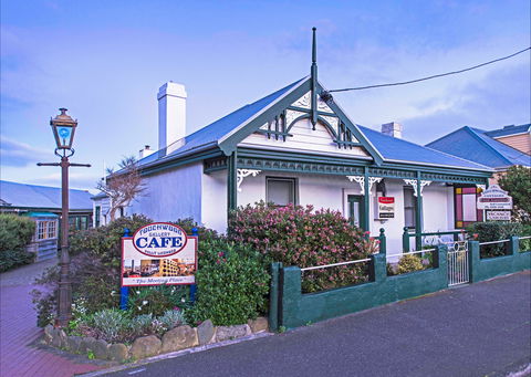 Touchwood Cottages & Gallery & Cafe - Airlie Beach Holiday 0