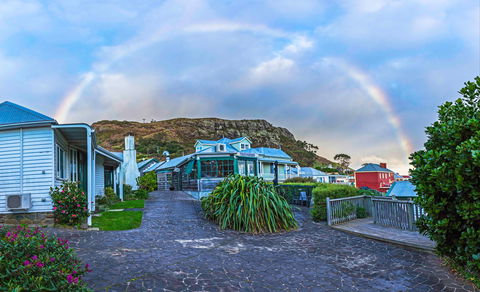 Touchwood Cottages & Gallery & Cafe - Airlie Beach Holiday 1
