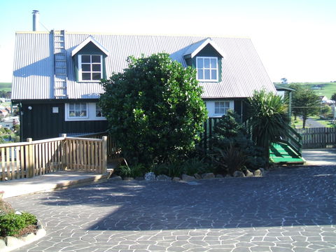 Touchwood Cottages & Gallery & Cafe - Airlie Beach Holiday 2
