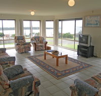 Water View House - Airlie Beach Holiday