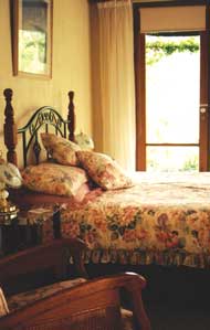 Lyre Bird Hill Winery And Guest House - Airlie Beach Holiday 3