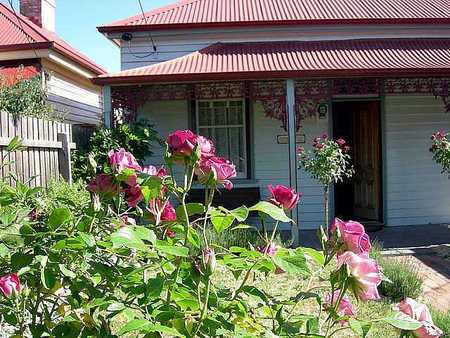 Airleigh - Rose Cottage - Airlie Beach Holiday 0