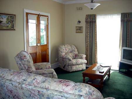Airleigh - Rose Cottage - Airlie Beach Holiday 1