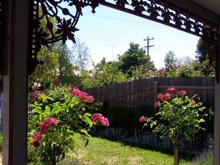Airleigh - Rose Cottage - Airlie Beach Holiday 4
