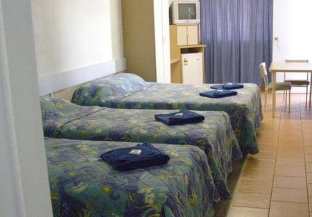 Golden Palms Motor Inn - Airlie Beach Holiday 1