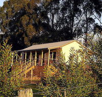 Birchwood Retreat Country Cottages - Airlie Beach Holiday