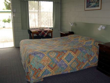 Daylesford Central Motor Inn - Airlie Beach Holiday 1