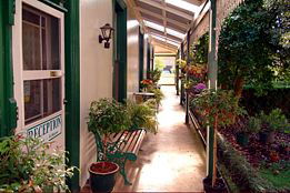 Daylesford Central Motor Inn - Airlie Beach Holiday 4