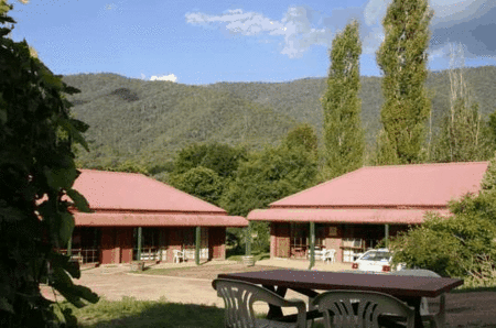 The Snowline Hotel - Airlie Beach Holiday