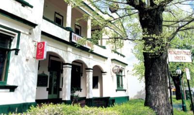 Healesville Hotel - Airlie Beach Holiday 0