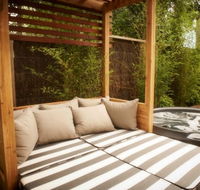 Lake House - Airlie Beach Holiday