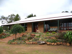 Yayl Lodge Bed & Breakfast - Airlie Beach Holiday 0