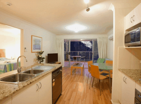 Shoal Bay Beachclub Apartments - Airlie Beach Holiday 5