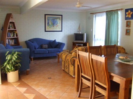 Ocean Court Apartments - Airlie Beach Holiday 3