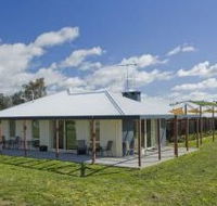 Country Guesthouse Schonegg - Airlie Beach Holiday