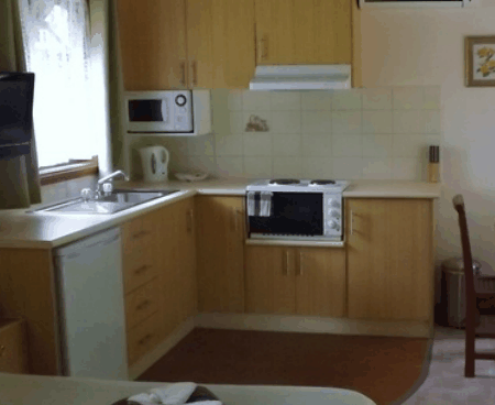 Tumut Log Cabins - Airlie Beach Holiday