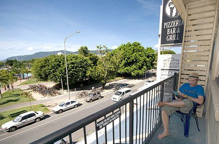 Global Backpackers - Airlie Beach Holiday 1