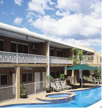 Macarthur Inn - Airlie Beach Holiday 0