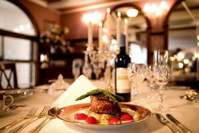 Titanic Theatre Restaurant - Airlie Beach Holiday 3