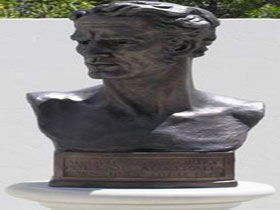 Adam Lindsay Gordon Bronze Bust - Airlie Beach Holiday 0