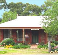 Stacey Studio Gallery  Almond Grove BB - Airlie Beach Holiday