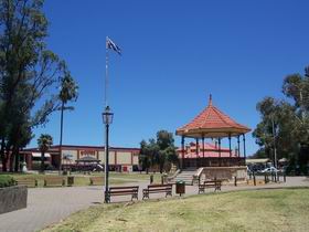 Gladstone Square - Airlie Beach Holiday 0