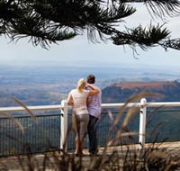 Picnic Point Lookout And Parkland - Airlie Beach Holiday