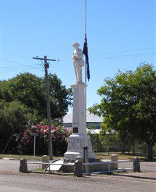 Aramac War Memorial - Airlie Beach Holiday 0
